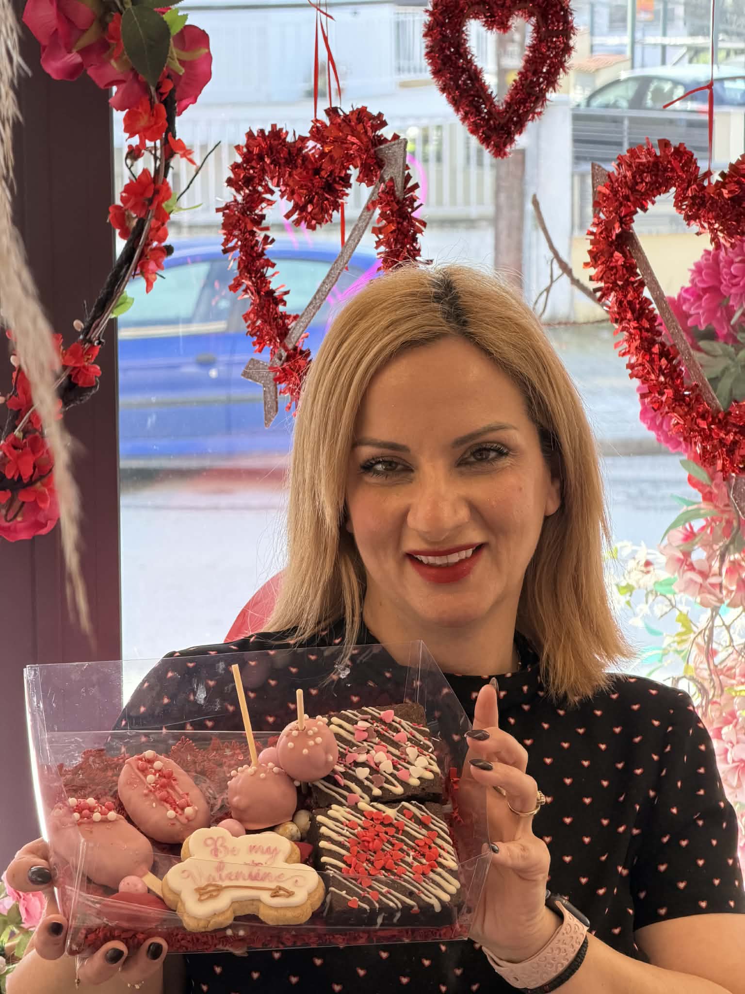 «Ανθοδέσμες» από κρουασάν και unboxing στον έρωτα, που... περνά από τον φούρνο και το ζαχαροπλαστείο