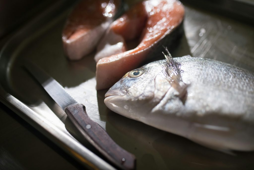 «Κόκκινη λίστα» ψαριών: Τα είδη που πρέπει να αποφεύγουμε – Οι συστάσεις της EFSA για εγκύους και παιδιά