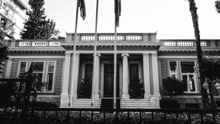 Τέσσερις πράξεις θεσμικής αλαζονείας