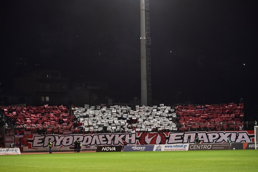 Οι 2.500 οπαδοί του Ολυμπιακού έκαναν... Πειραιά τη Λιβαδειά (pics)