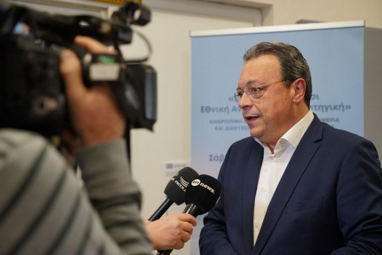 Φάμελλος: Τα νησιά πληρώνουν ακριβό τίμημα εξαιτίας μιας επικίνδυνης και διεφθαρμένης κυβέρνησης