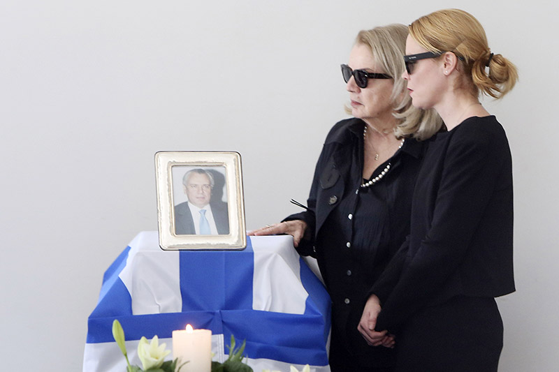 Λένα Παπαληγούρα: Συντετριμμένη στην κηδεία του πατέρα της, Αναστάσιου Παπαληγούρα – Οι πολιτικοί που έδωσαν το παρών