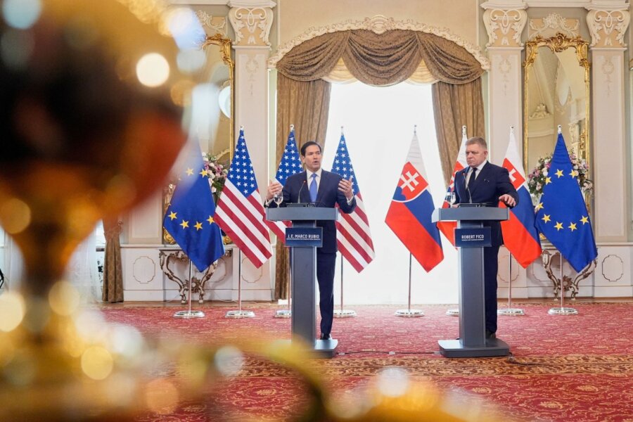 Ο Ρούμπιο στην Κεντρική Ευρώπη για να ενισχύσει τους δεσμούς με τους ομοϊδεάτες του Τραμπ