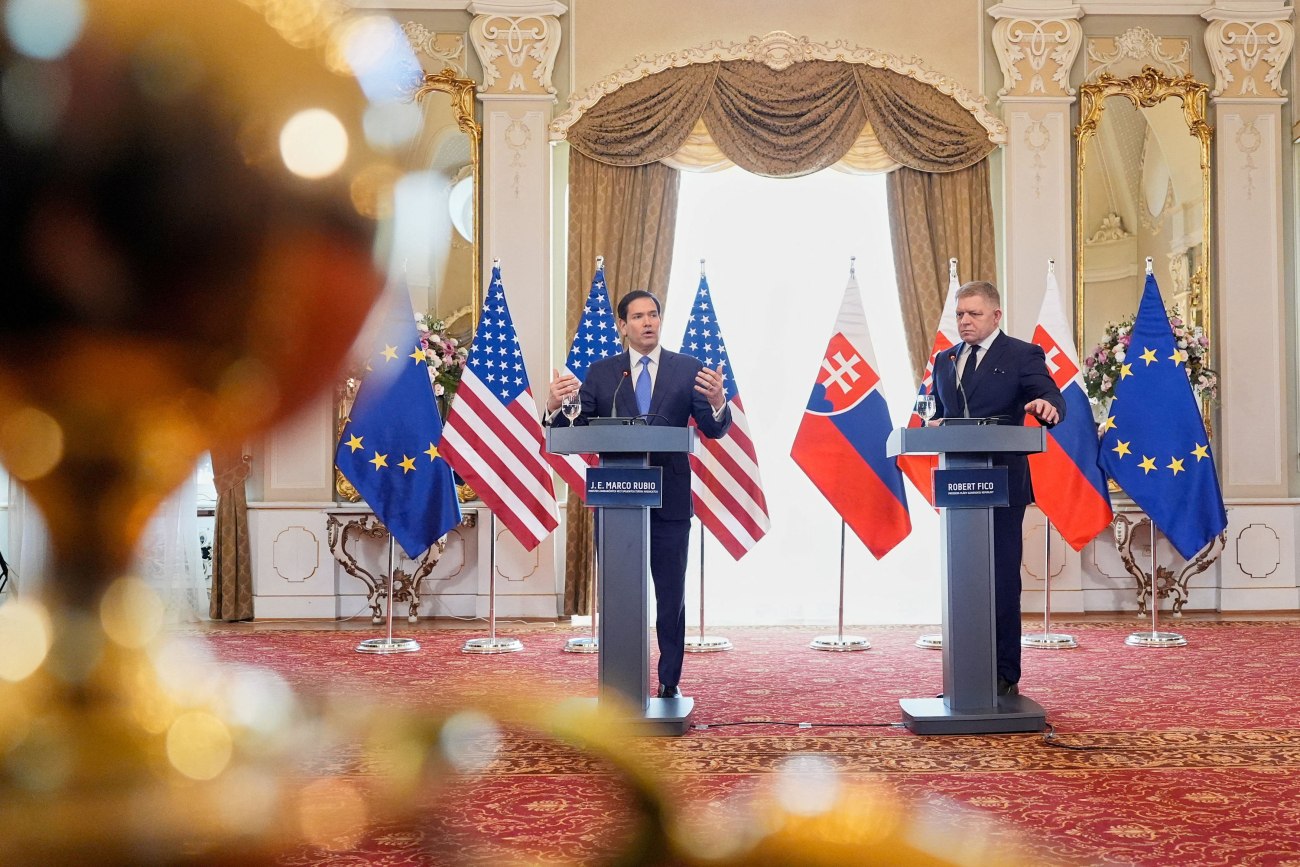 Ο Ρούμπιο στην Κεντρική Ευρώπη για να ενισχύσει τους δεσμούς με τους ομοϊδεάτες του Τραμπ