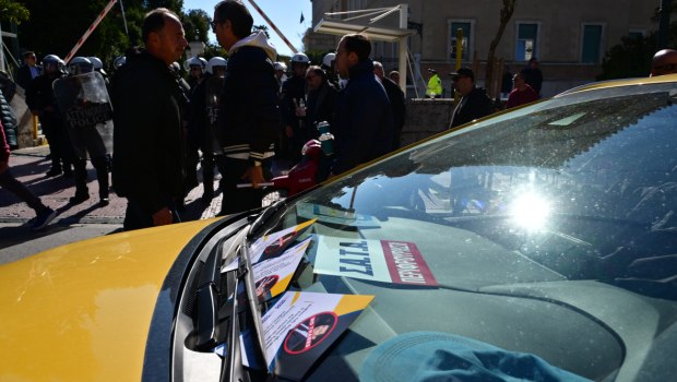 Ταξί: Κλιμακώνουν με νέες απεργίες - Σκληραίνει την στάση του ο ΣΑΤΑ