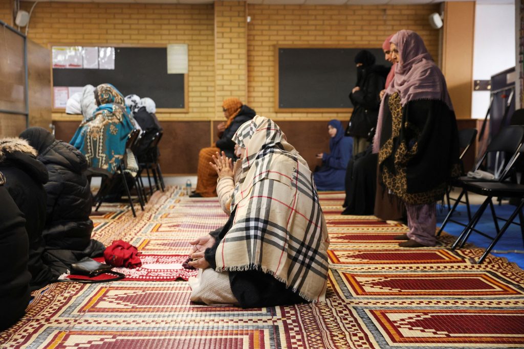 Γυναίκες σε τζαμί Λονδίνου