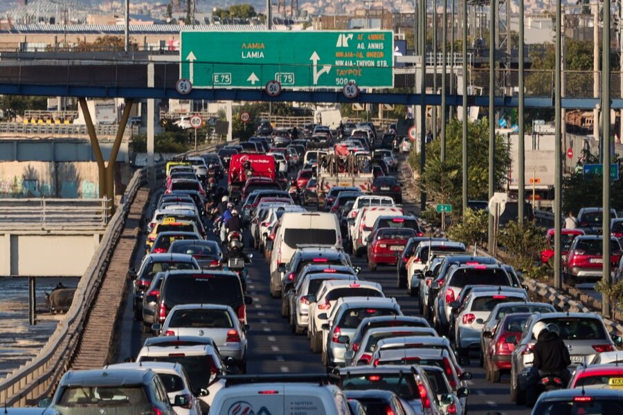 Κυκλοφοριακό μπλακ άουτ στους δρόμους της Αττικής: Στο «κόκκινο» Αθηνών-Κορίνθου και Κηφισός