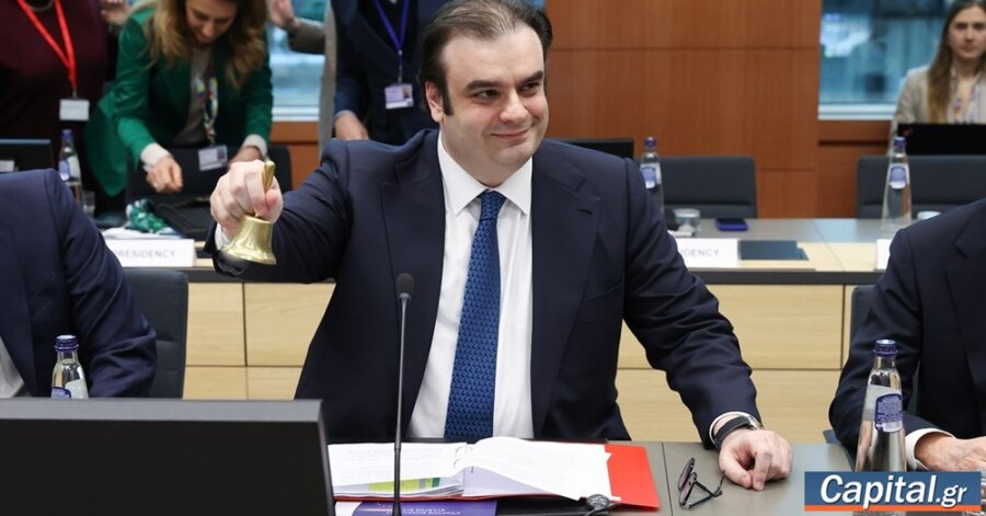 Ο διεθνής ρόλος του ευρώ είναι υπαρξιακής σημασίας για την...