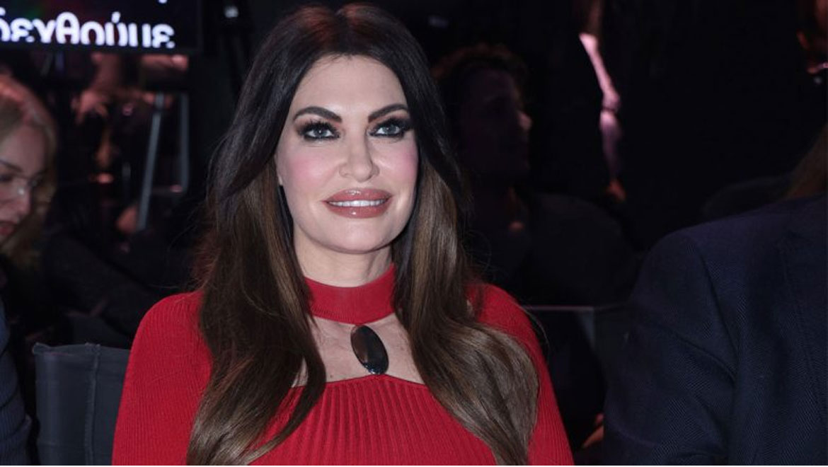 Κίμπερλι Γκίλφοϊλ: Τραγούδησε το «Ferto» του Akyla μπροστά στους δημοσιογράφους - Δείτε το βίντεο