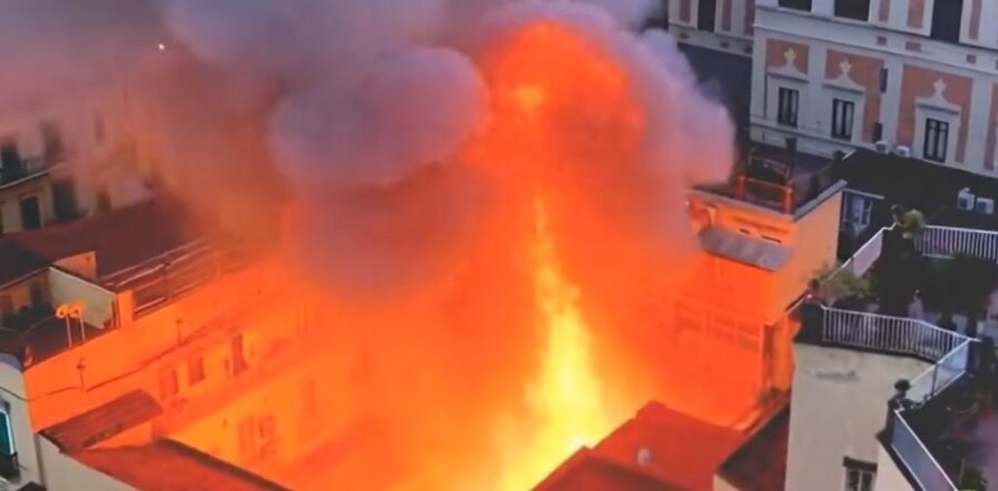 Μεγάλη φωτιά κτίριο