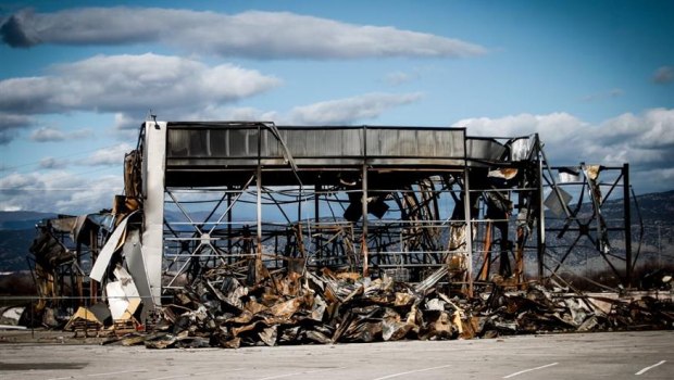 Η ώρα του ανακριτή για τον ιδιοκτήτη του εργοστασίου «Βιολάντα» - Συγκέντρωση εργαζομένων έξω από το δικαστήριο