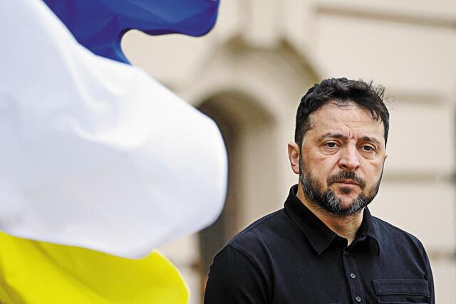 Ζελένσκι με ουκρανική σημαία