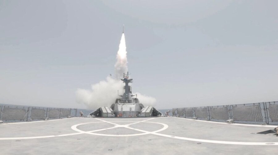 Οι ΗΠΑ στέλνουν 50 μαχητικά στη Μ. Ανατολή ενώ το Ιράν έκλεισε προσωρινά τα Στενά του Ορμούζ