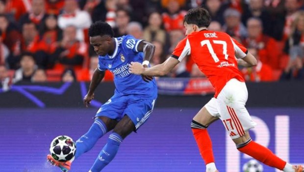 Δεκάλεπτη διακοπή στο Μπενφίκα - Ρεάλ: Ο Βινίσιους σκόραρε και μετά κατήγγειλε ρατσιστική επίθεση (vid)