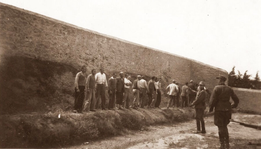 237bafbefccc18578dd037ecba37536e-00001-1-1-1