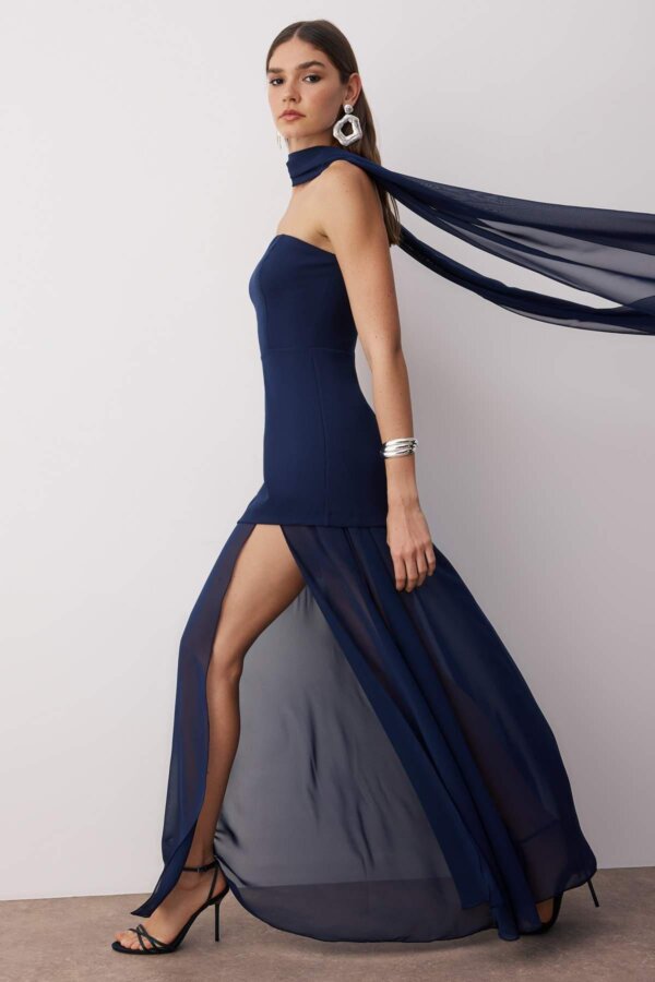 Scarf dress: Η πιο κομψή τάση του 2026 – Το φόρεμα που αποπνέει φινέτσα και πολυτέλεια