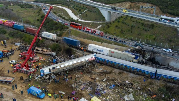 Ένωση Δικαστών και Εισαγγελέων για τη δίκη των Τεμπών: Πολιτική τυμβωρυχία και άκρατος καιροσκοπισμός