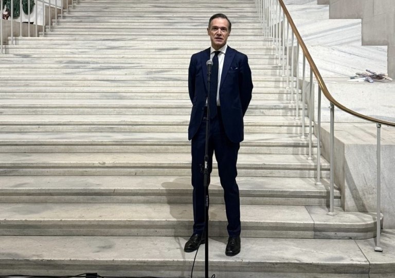 Διαπιστευτήρια Αλεξανδρίδη στον Τραμπ: Οι διμερείς σχέσεις, η επιθυμία επίσκεψης στην Ελλάδα και ένα δώρο