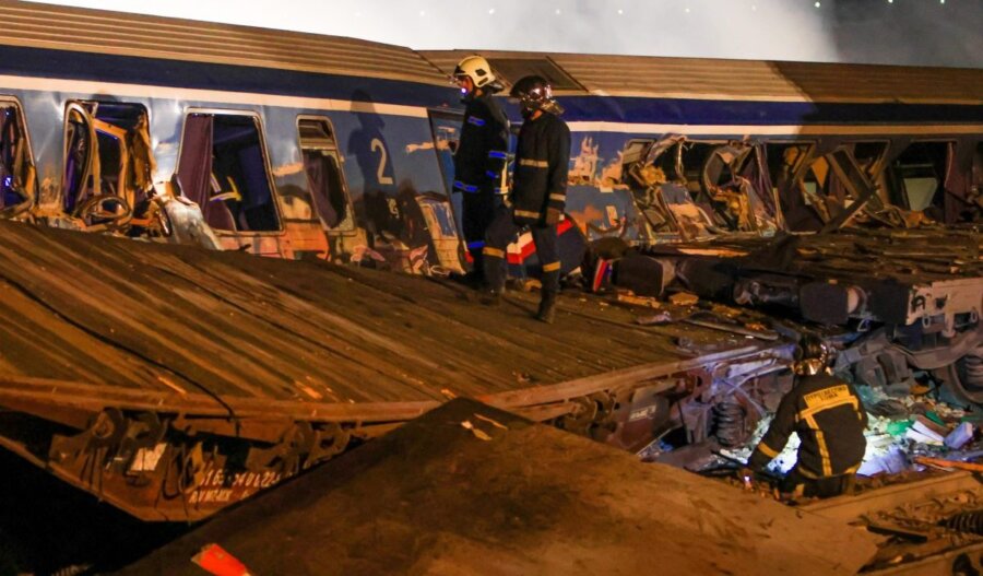 ÔÑÁÃÙÄÉÁ ÌÅ 32 ÍÅÊÑÏÕÓ ÊÁÉ 53 ÔÑÁÕÌÁÔÉÅÓ ÁÐÏ ÓÕÃÊÑÏÕÓÇ ÔÑÅÍÙÍ ÓÔÁ ÔÅÌÐÇ