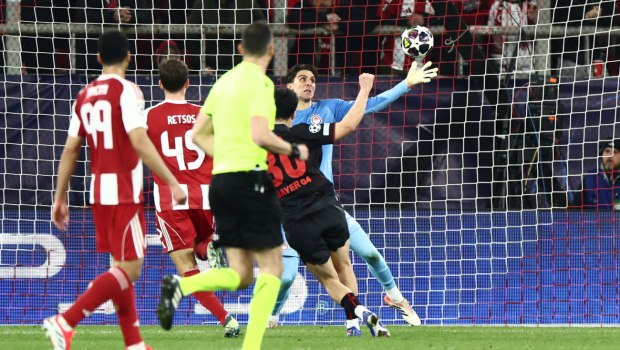 Φανταστικός Τζολάκης, κρατάει ανέπαφη την εστία του (vid)