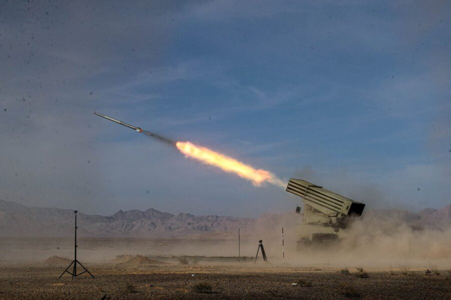 «Τύμπανα πολέμου» στη Μέση Ανατολή: Το Ιράν εξέδωσε ΝΟΤΑΜ για εκτοξεύσεις πυραύλων – Με το χέρι στη σκανδάλη ΗΠΑ και Ισραήλ