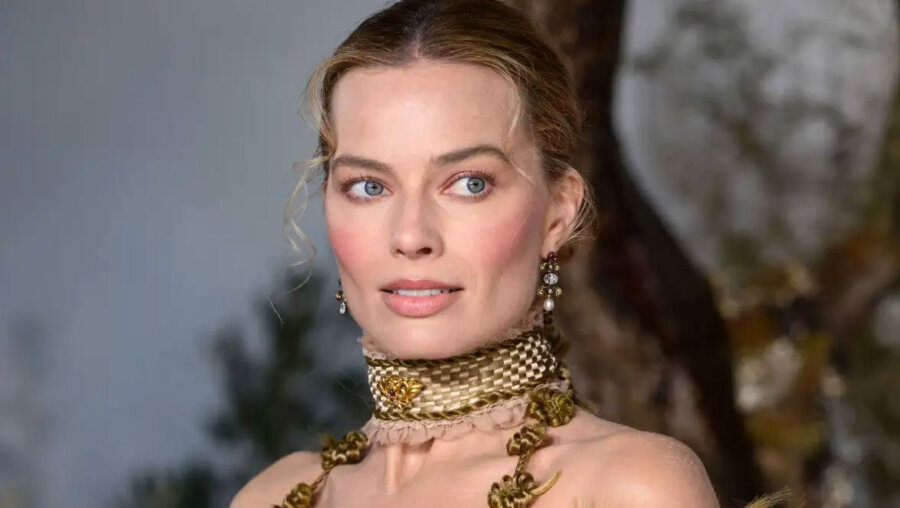 Ξέχνα το sunkissed – Φέτος θέλουμε Brontë Blush: Το look της Margot Robbie έγινε το απόλυτο beauty trend