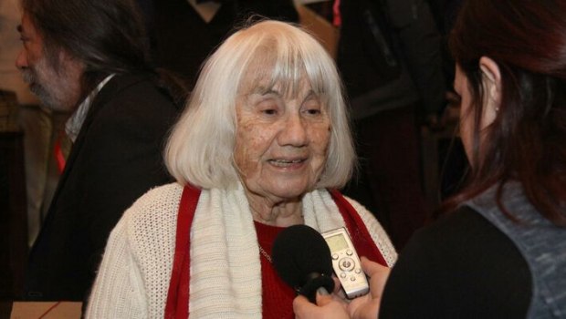 Έφυγε από τη ζωή η συγγραφέας Ιωάννα Καρατζαφέρη - Το αντίο του ΚΚΕ