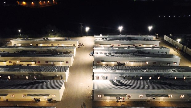 Αιματηρό επεισόδιο στη δομή μεταναστών στη Ριτσώνα - Μαχαίρωσαν 20χρονο