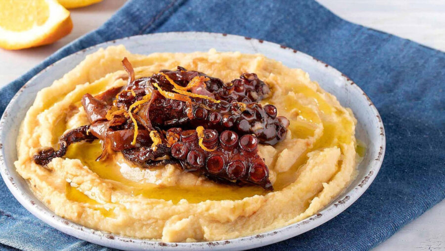 Φάβα από κόκκινες φακές με ψητό χταπόδι