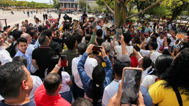 Αμνηστία σε εκατοντάδες πολιτικούς κρατούμενους στη Βενεζουέλα