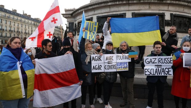 Παρίσι: Διαδήλωση υποστήριξης στην Ουκρανία, ενόψει της συμπλήρωσης τεσσάρων ετών από την έναρξη του πολέμου