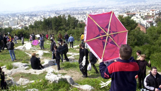 Καθαρά Δευτέρα: Πώς πήρε το όνομά της και γιατί πετάμε χαρταετό