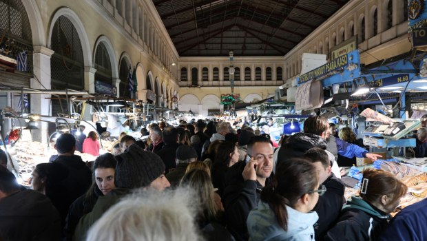 Το «αδιαχώρητο» στη Βαρβάκειο αγορά για το σαρακοστιανό τραπέζι – Πού κυμαίνονται οι τιμές