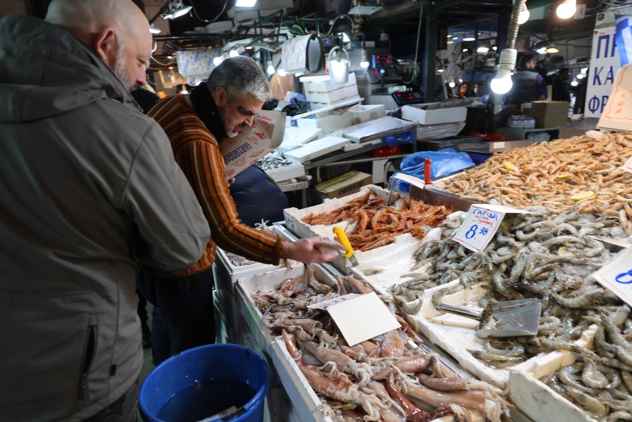 Καθαρά Δευτέρα: Ανοιχτή μέχρι το μεσημέρι η Βαρβάκειος - Πλήθος κόσμου στην αγορά
