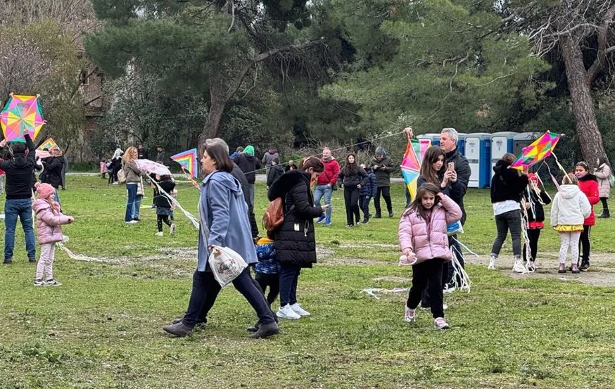 Πώς γιορτάζουν τα Κούλουμα οι δήμοι - Οι εκδηλώσεις από το λόφο Φιλοπάππου και τη Φρεαττύδα έως τη Θεσσαλονίκη