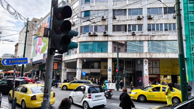 Ομόνοια: Κυκλοφοριακή συμφόρηση στο κέντρο της Αθήνας - Διεκόπη η κυκλοφορία στην οδό Γερανίου