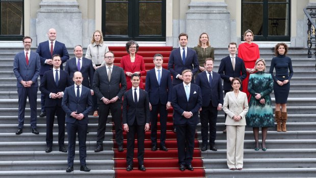 Ορκίστηκε η νέα μειοψηφική κυβέρνηση της Ολλανδίας – Ο Γέτεν ο νεότερος πρωθυπουργός στην ιστορία της χώρας