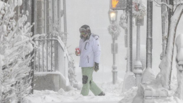 ΗΠΑ: Σφοδρή χιονοθύελλα έπληξε τις βορειοανατολικές πολιτείες - Νοικοκυριά χωρίς ρεύμα - Ακυρώσεις πτήσεων