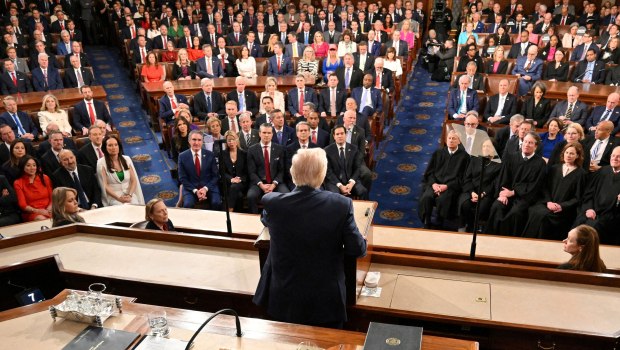 Δασμοί, διχασμός, δημοσκοπήσεις: Ομιλία Τραμπ στο Καπιτώλιο για την Κατάσταση της Ένωσης εν μέσω αμφισβήτησης