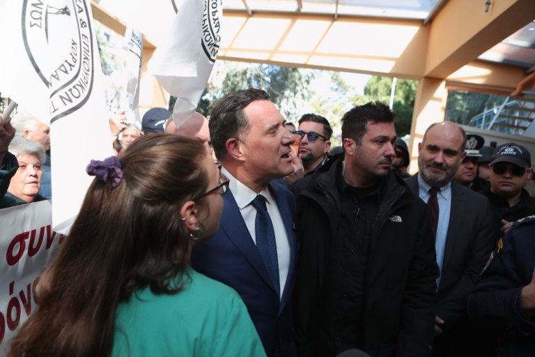 ΣΥΡΙΖΑ: Ο Γεωργιάδης λέει ψέματα με μεγαλύτερη ευκολία από ότι αναπνέει - Ακόμη να ζητήσει συγγνώμη;