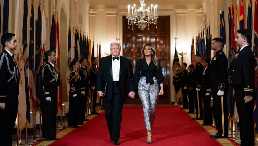 Δείπνο Κυβερνητών 2026: Η Melania Trump «έκλεψε» την παράσταση με μια εμφάνιση που δίχασε!