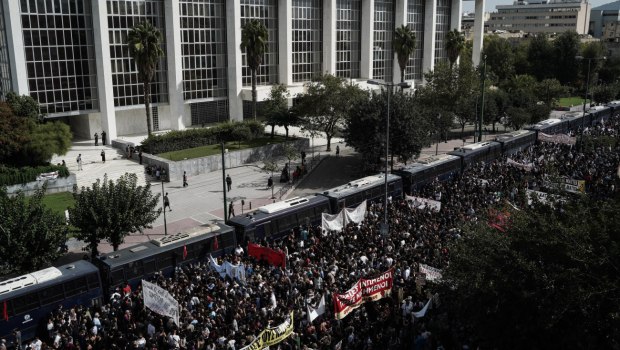 ΑΔΕΔΥ: Καλεί στο αντιφασιστικό συλλαλητήριο εν όψει της απόφασης για τη Χρυσή Αυγή - Στάση εργασίας στις 27/2