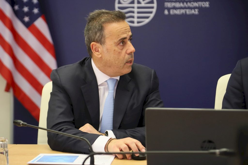 Παπασταύρου για Κάθετο Διάδρομο