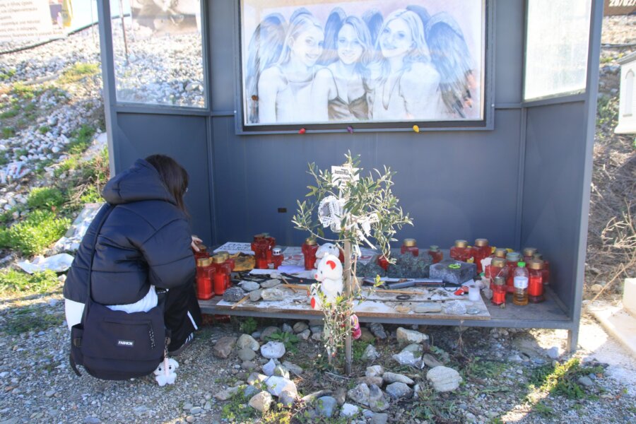 ÅÈÅËÏÍÔÅÓ ÖÑÏÍÔÉÆÏÕÍ ÔÁ 57 ÄÅÍÔÑÕËÉÁ ÅËÉÅÓ ÐÏÕ Å×ÏÕÍ ÖÕÔÅÕÔÅÉ ÓÔÏ ÓÇÌÅÉÏ ÔÏÕ ÔÑÁÃÉÊÏÕ ÄÕÓÔÕ×ÇÌÁÔÏÓ ÔÙÍ ÔÅÌÐÙÍ