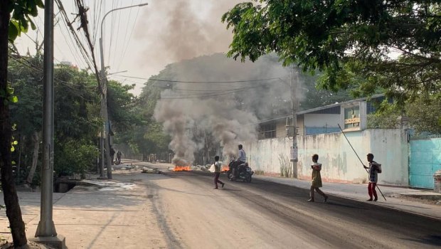 Μιανμάρ: Τουλάχιστον 17 νεκροί από αεροπορική επίθεση του χουντικού στρατού σε αγορά στα δυτικά της χώρας