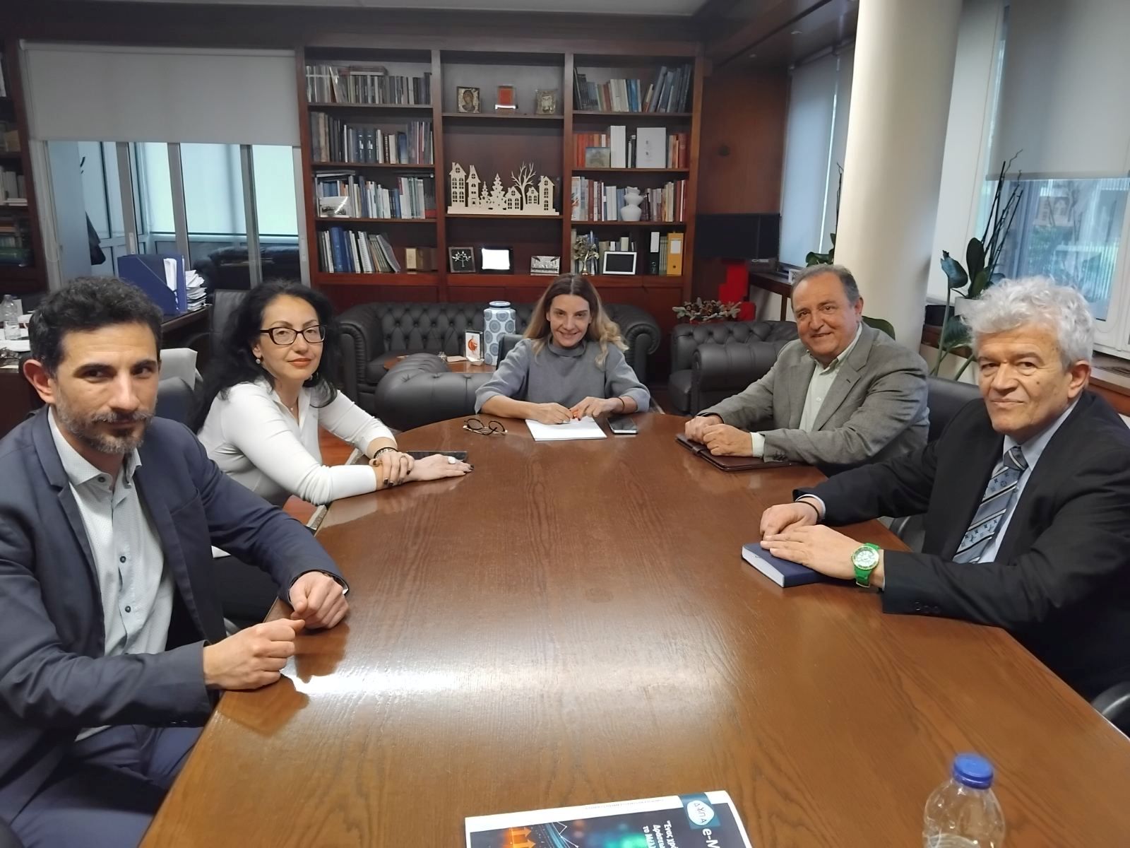 synantisi-enosis-me-dypa