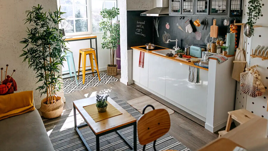 Δεν χωράει τραπέζι; 3 έξυπνες λύσεις για να τρως άνετα στο διαμέρισμα