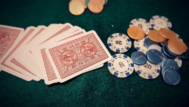 Νομοσχέδιο για παράνομο τζόγο: «Καμπάνες» έως 800.000 ευρώ, black list ιστοτόπων και κυρώσεις σε influencers