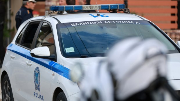 Σε εξέλιξη οι έρευνες για το φονικό στο Λουτράκι - Μίλησε ο 19χρονος τραυματίας