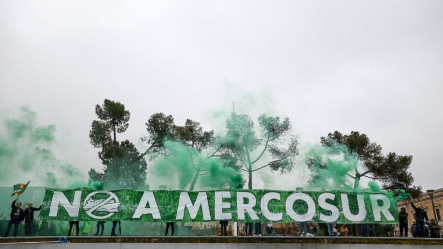 Η Κομισιόν αψηφά το Ευρωκοινοβούλιο και εφαρμόζει τη Mercosur – «Δυσάρεστη έκπληξη» λέει ο Μακρόν